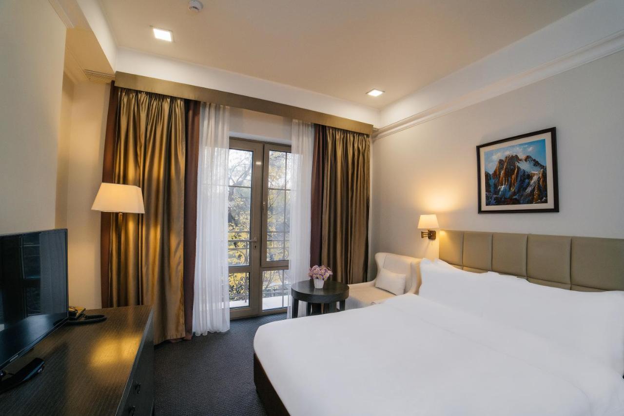 Ambassador Hotel Bishkek Ngoại thất bức ảnh