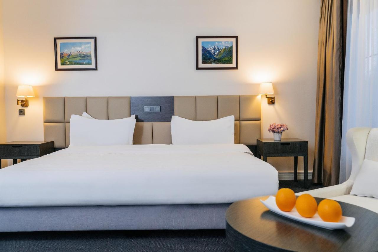 Ambassador Hotel Bishkek Ngoại thất bức ảnh