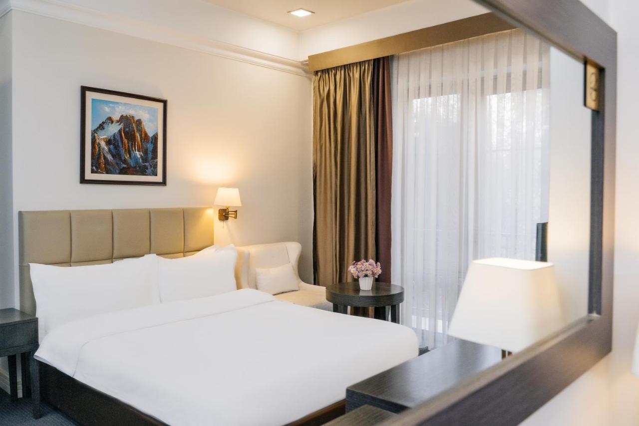 Ambassador Hotel Bishkek Ngoại thất bức ảnh