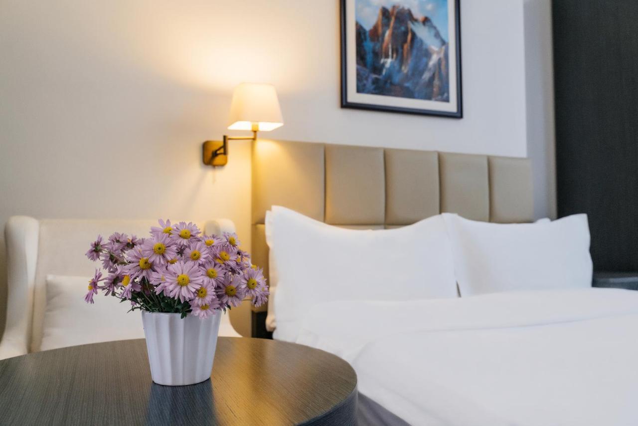 Ambassador Hotel Bishkek Ngoại thất bức ảnh