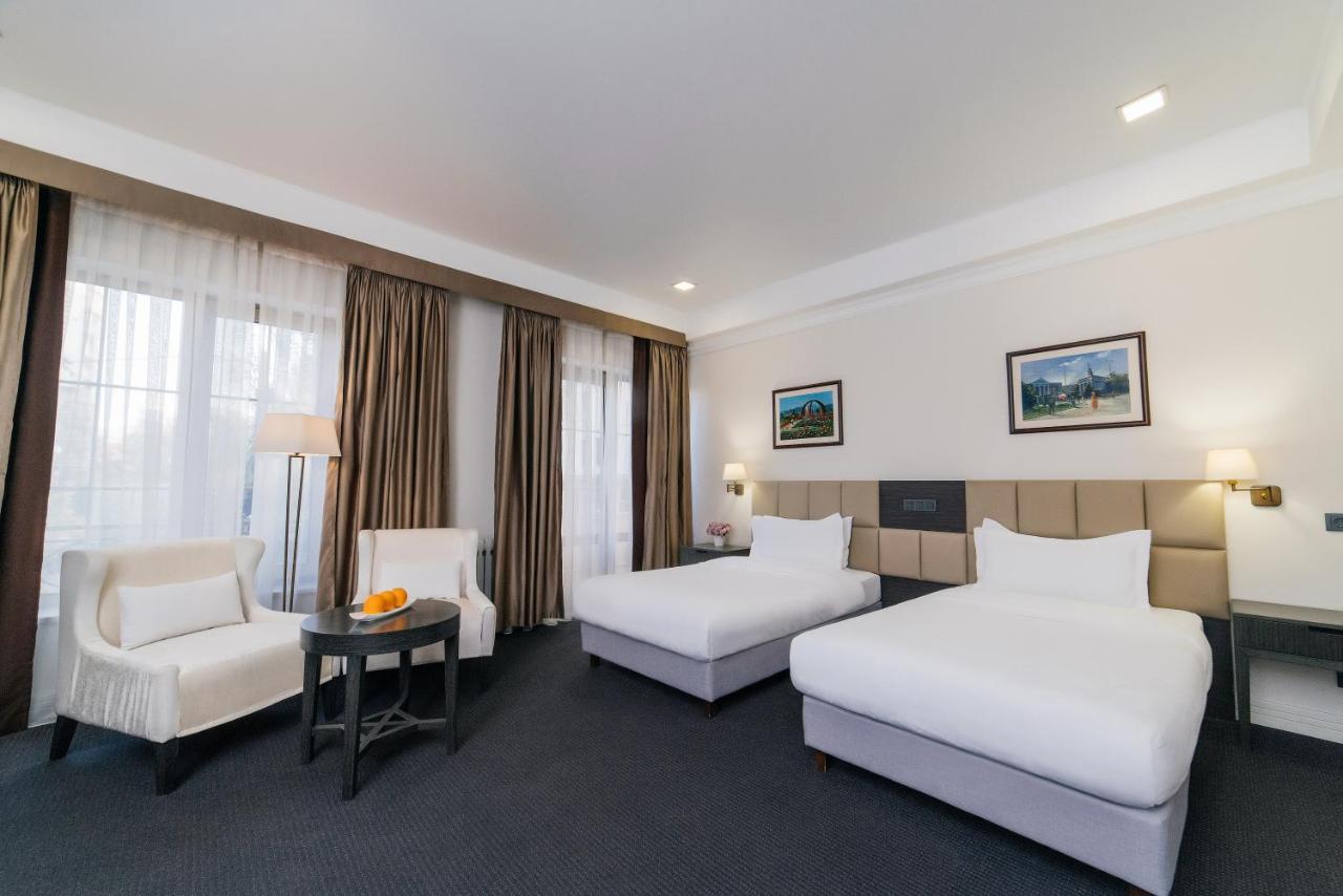 Ambassador Hotel Bishkek Ngoại thất bức ảnh