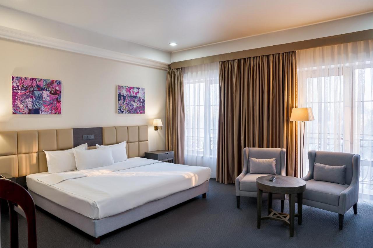 Ambassador Hotel Bishkek Ngoại thất bức ảnh