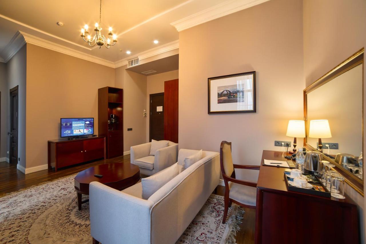 Ambassador Hotel Bishkek Ngoại thất bức ảnh