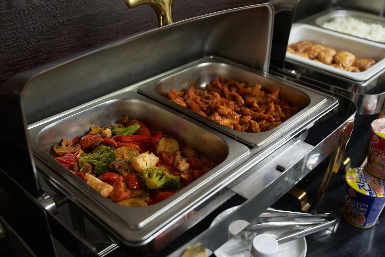 Ambassador Hotel Bishkek Ngoại thất bức ảnh