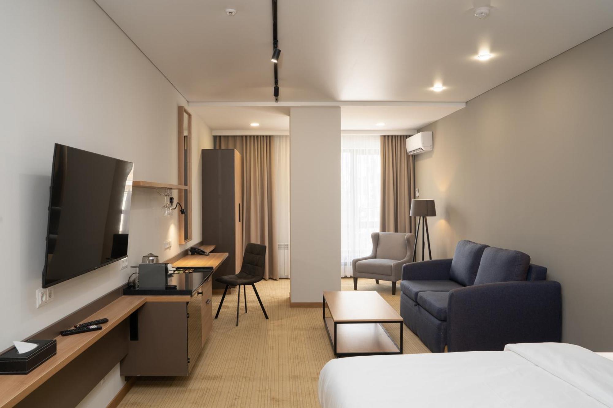 Ambassador Hotel Bishkek Ngoại thất bức ảnh