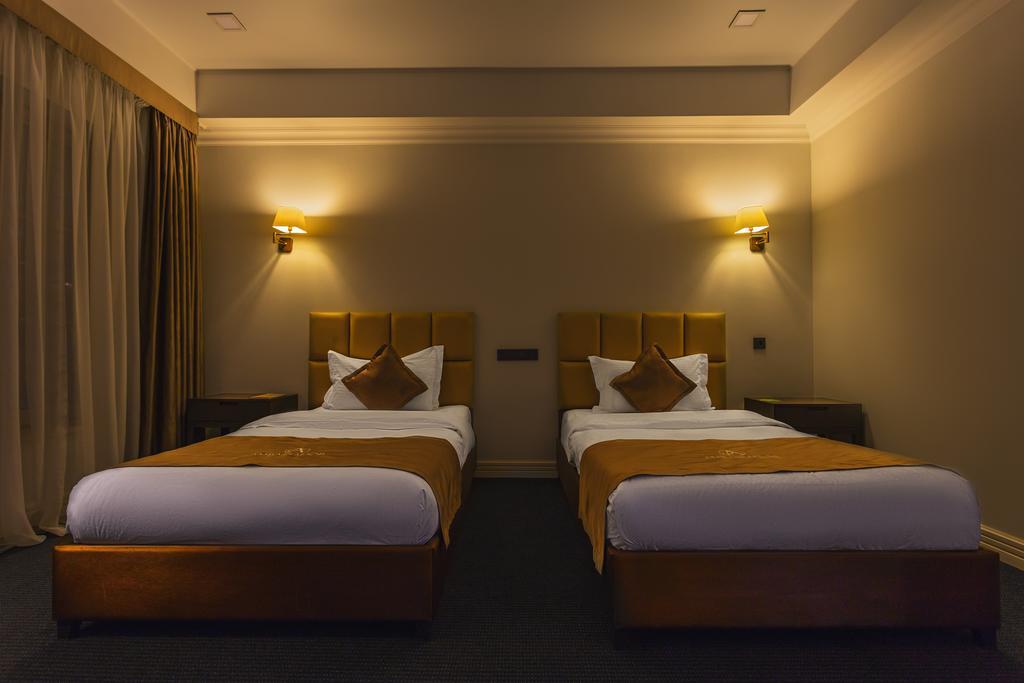 Ambassador Hotel Bishkek Ngoại thất bức ảnh